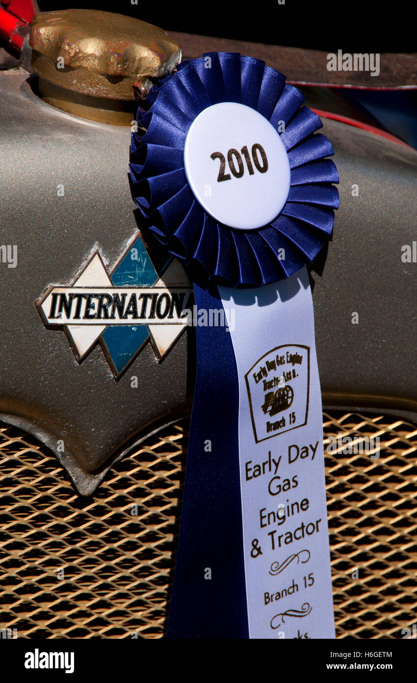 Blue Ribbon sul trattore, grande Oregon Steam-Up, antichi Powerland, Brooks, Oregon Foto Stock