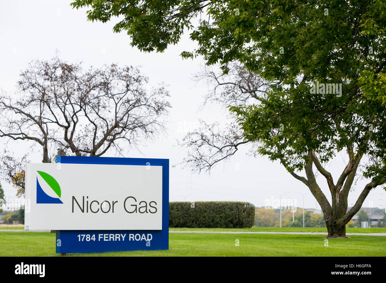Un logo segno al di fuori della sede del Gas Nicor a Naperville, Illinois, il 15 ottobre 2016. Foto Stock