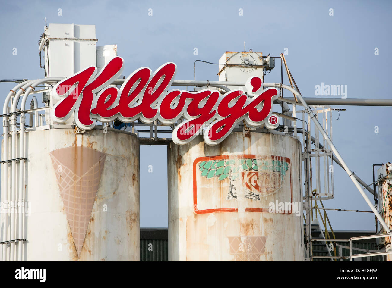 Un segno del logo al di fuori di una struttura occupata da Kellogg company a Chicago, Illinois, il 15 ottobre 2016. Foto Stock
