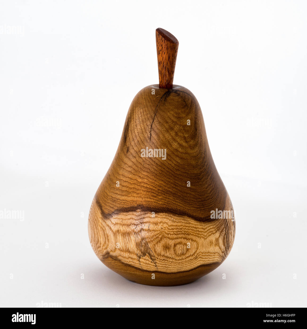 Altamente lucido legno bello girato pera frutto da John Stafford, Devon legno-turner Foto Stock