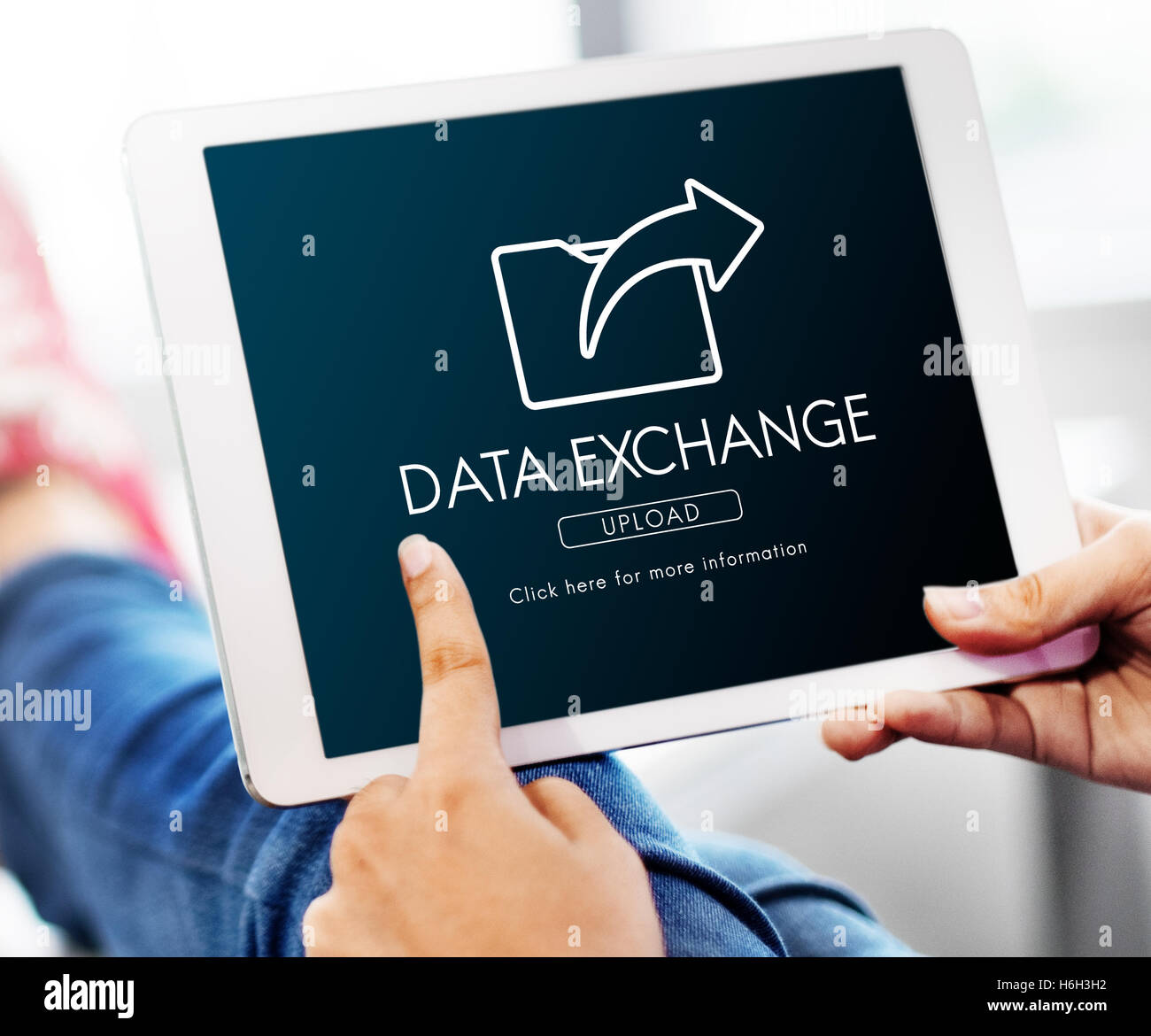 Il trasferimento dei dati Exchange sincronizzazione condivisione concetto di caricamento Foto Stock