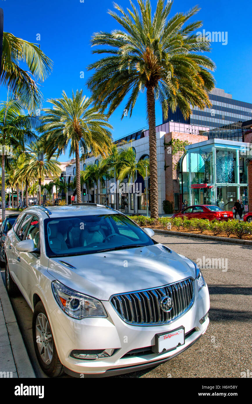 Auto di lusso parcheggiato su di Rodeo Drive e Beverly Hills Los Angeles Foto Stock