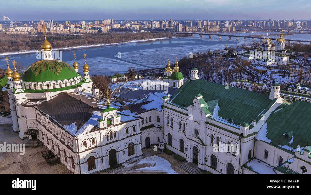 Vista panoramica di Kiev Pechersk Lavra monastero in inverno Foto Stock