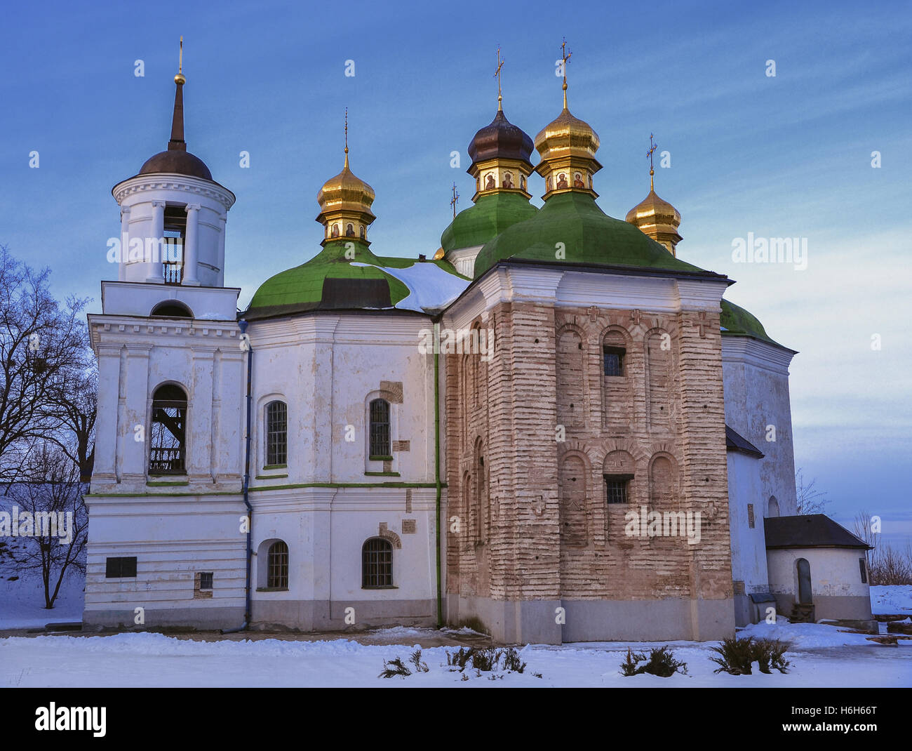 Chiesa del Salvatore a Berestove a Kiev Pechersk Lavra monastero in inverno, xi secolo Foto Stock