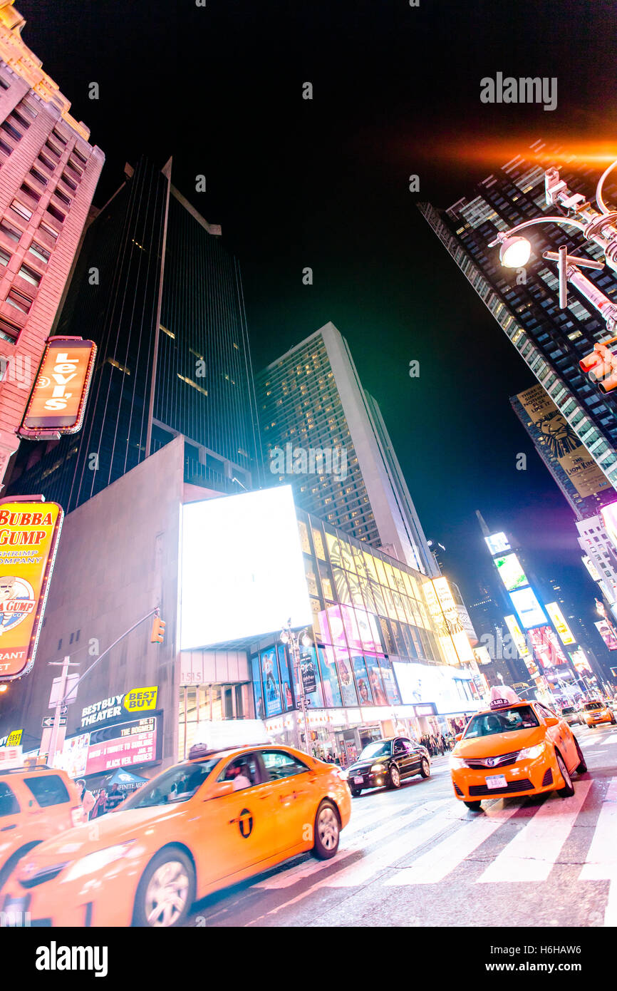 NEW YORK - NOV 11: Times Square occupato con il traffico e il trambusto in New York, Stati Uniti d'America il 11 novembre 2012. Foto Stock
