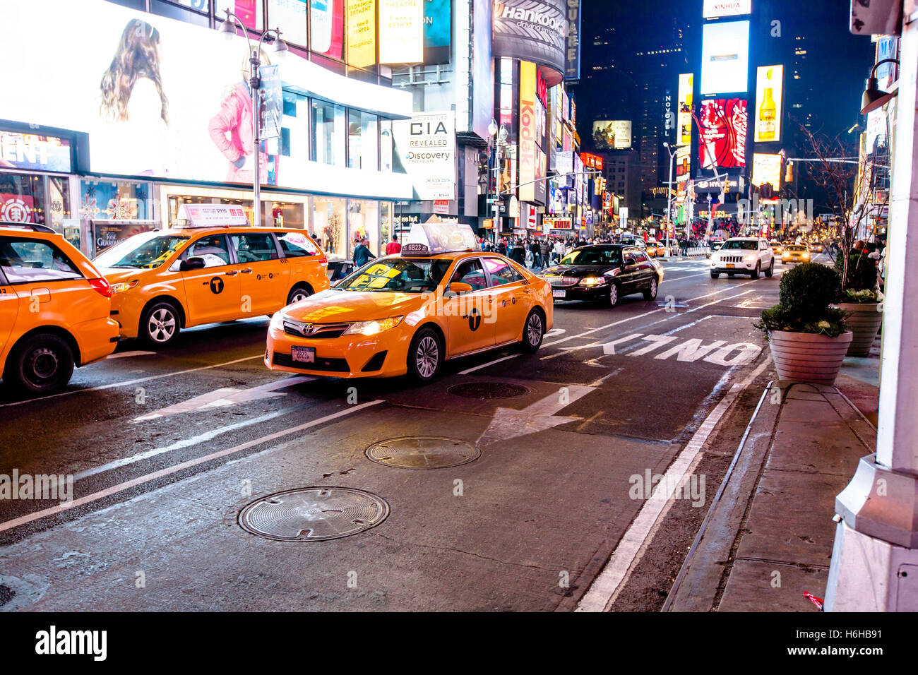 NEW YORK - NOV 11: Times Square occupato con il traffico e il trambusto in New York, Stati Uniti d'America il 11 novembre 2012. Foto Stock