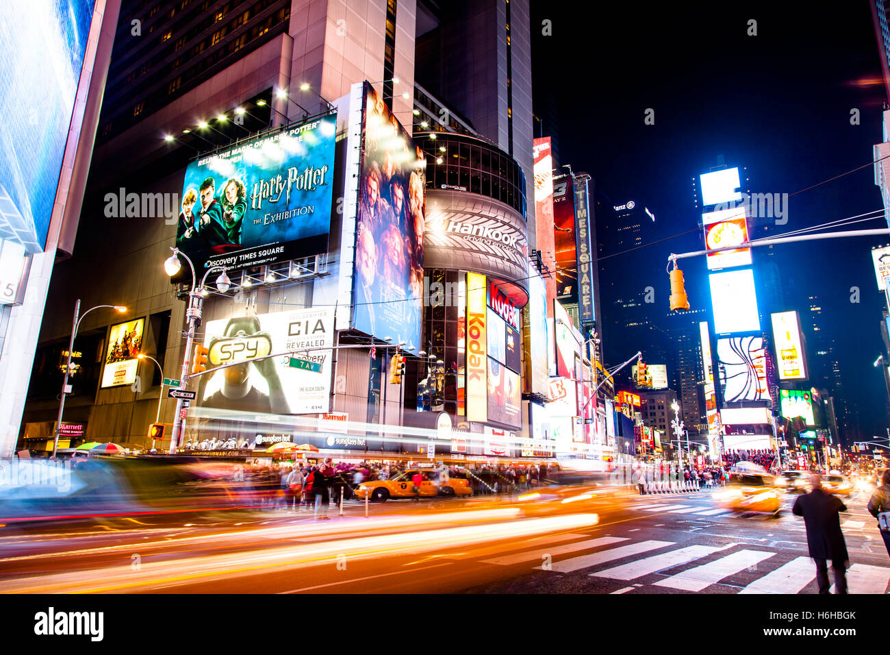NEW YORK - NOV 11: Times Square occupato con pedoni e di commozione in New York, Stati Uniti d'America il 11 novembre 2012. Foto Stock
