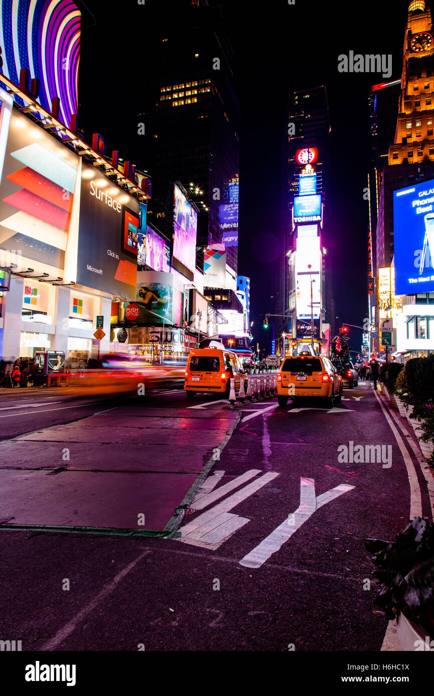 NEW YORK - NOV 11: Serata in Times Square a New York, Stati Uniti d'America il 11 novembre 2012. Foto Stock