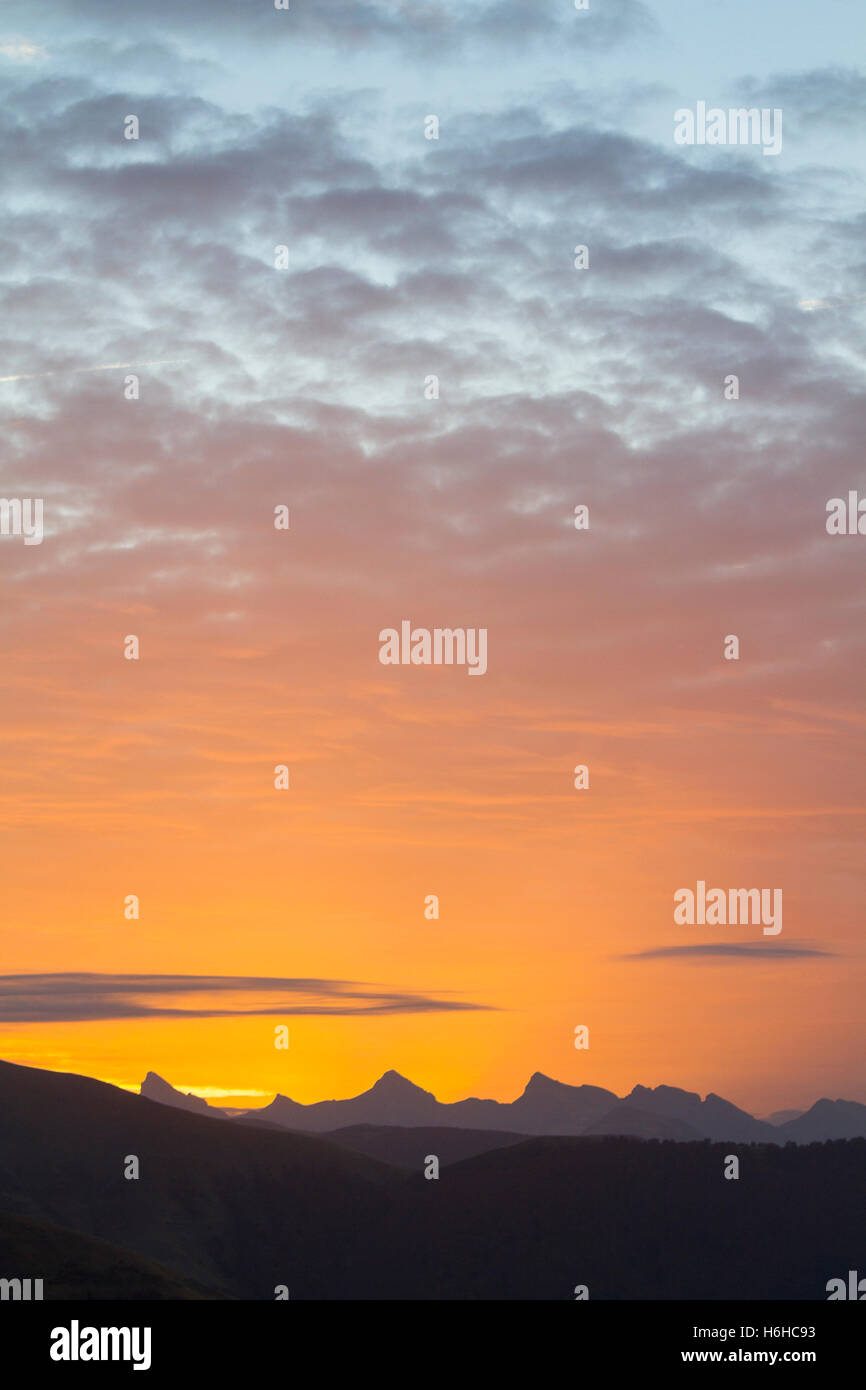 Sunrise nei Pirenei mountain range Foto Stock