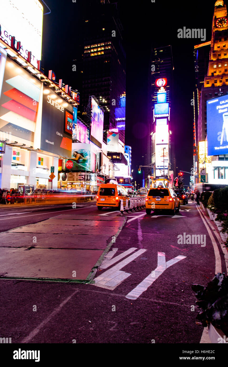 NEW YORK - NOV 11: Serata in Times Square a New York, Stati Uniti d'America il 11 novembre 2012. Foto Stock