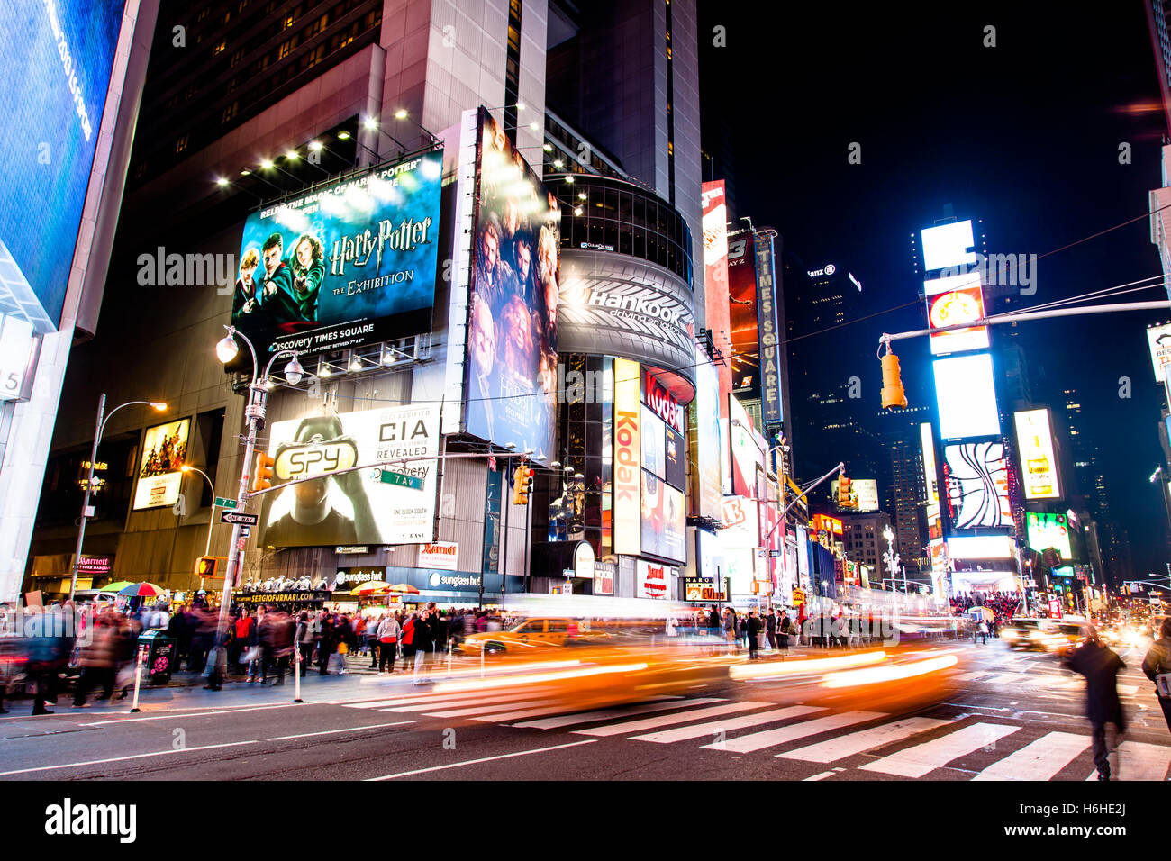 NEW YORK - NOV 11: Times Square occupato con pedoni e di commozione in New York, Stati Uniti d'America il 11 novembre 2012. Foto Stock