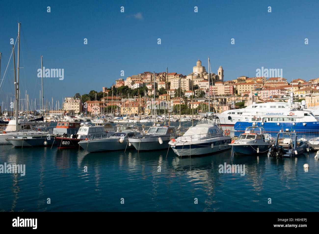 Porta nella parte anteriore della città storica, Porto Maurizio, Riviera, Liguria, Italia, Europa Foto Stock