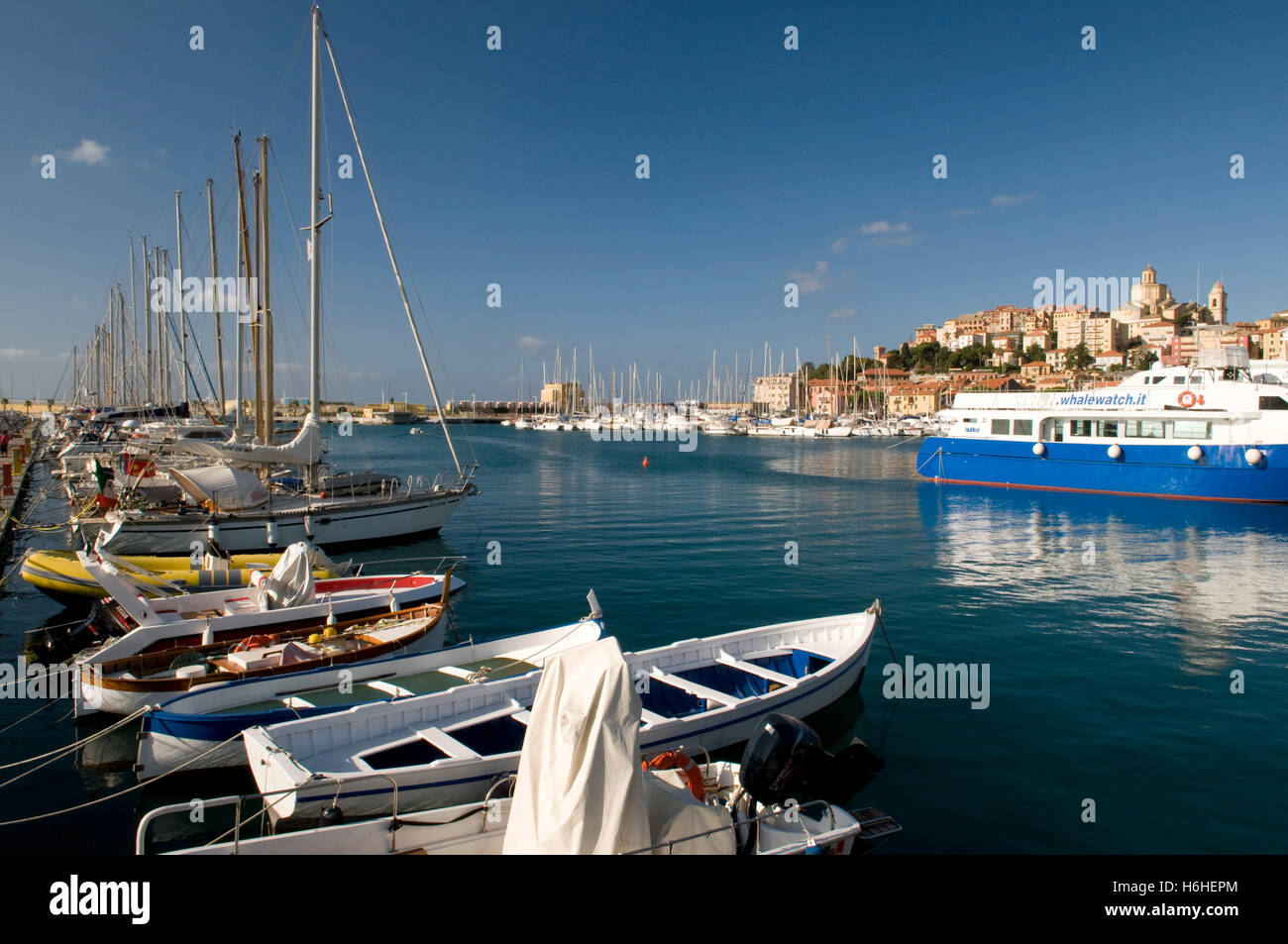 Porta nella parte anteriore della città storica, Porto Maurizio, Riviera, Liguria, Italia, Europa Foto Stock