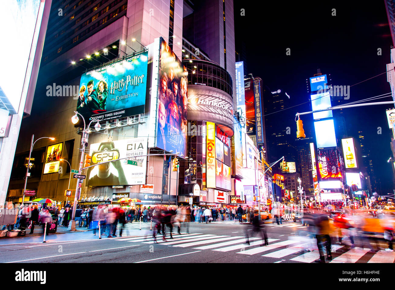 NEW YORK - NOV 11: Times Square occupato con pedoni e di commozione in New York, Stati Uniti d'America il 11 novembre 2012. Foto Stock