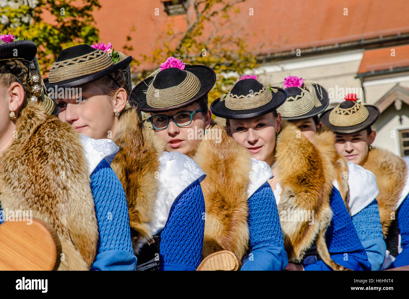 Un amata tradizione alla fine dell'anno agricolo: San Leonardo cavallo-back Processione Foto Stock