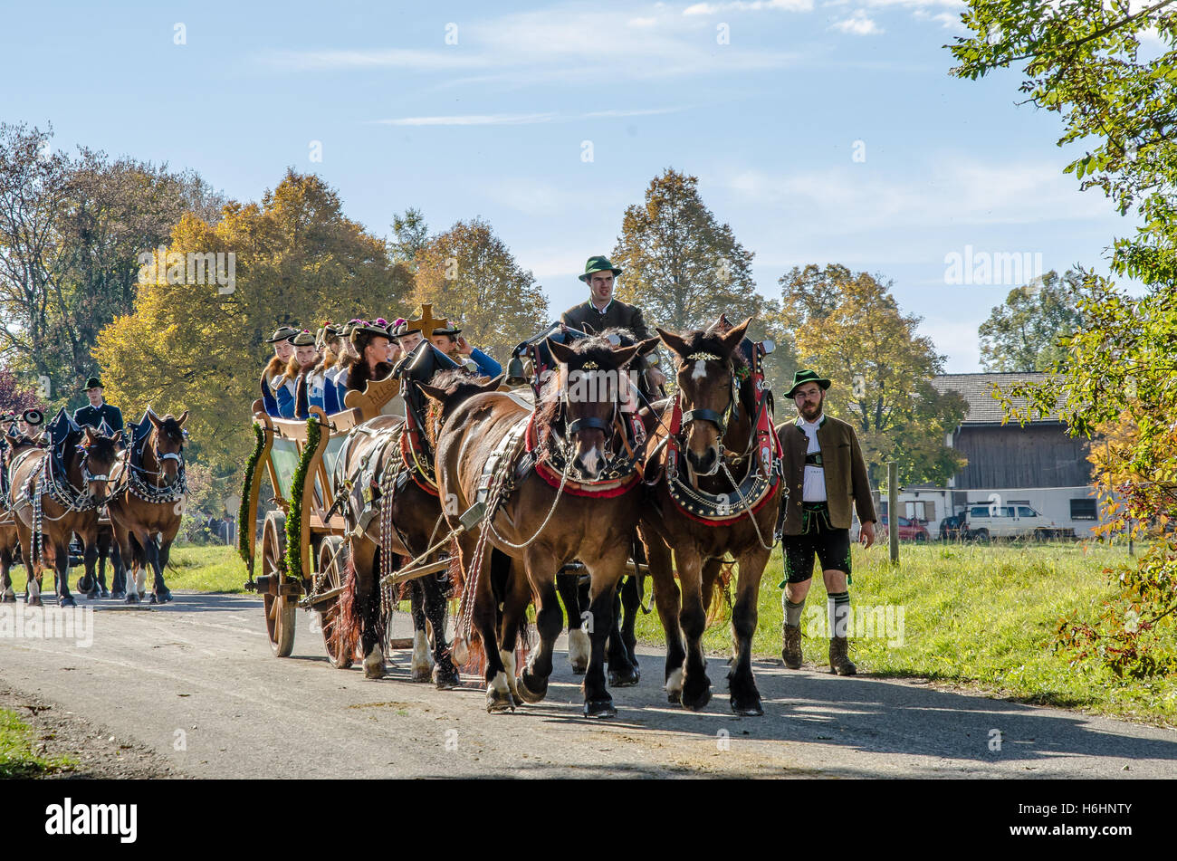 Un amata tradizione alla fine dell'anno agricolo: San Leonardo cavallo-back Processione Foto Stock