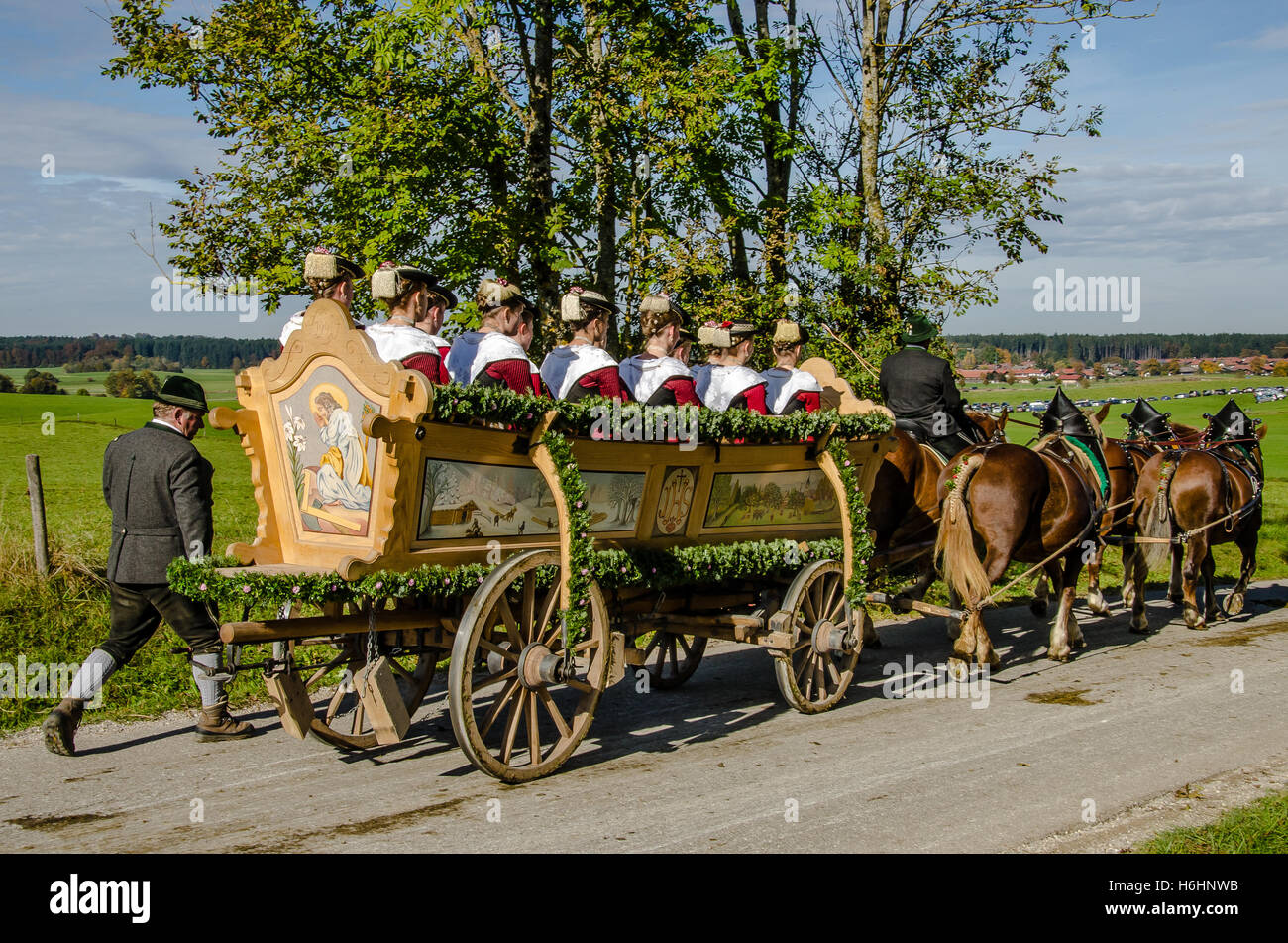 Un amata tradizione alla fine dell'anno agricolo: San Leonardo cavallo-back Processione Foto Stock