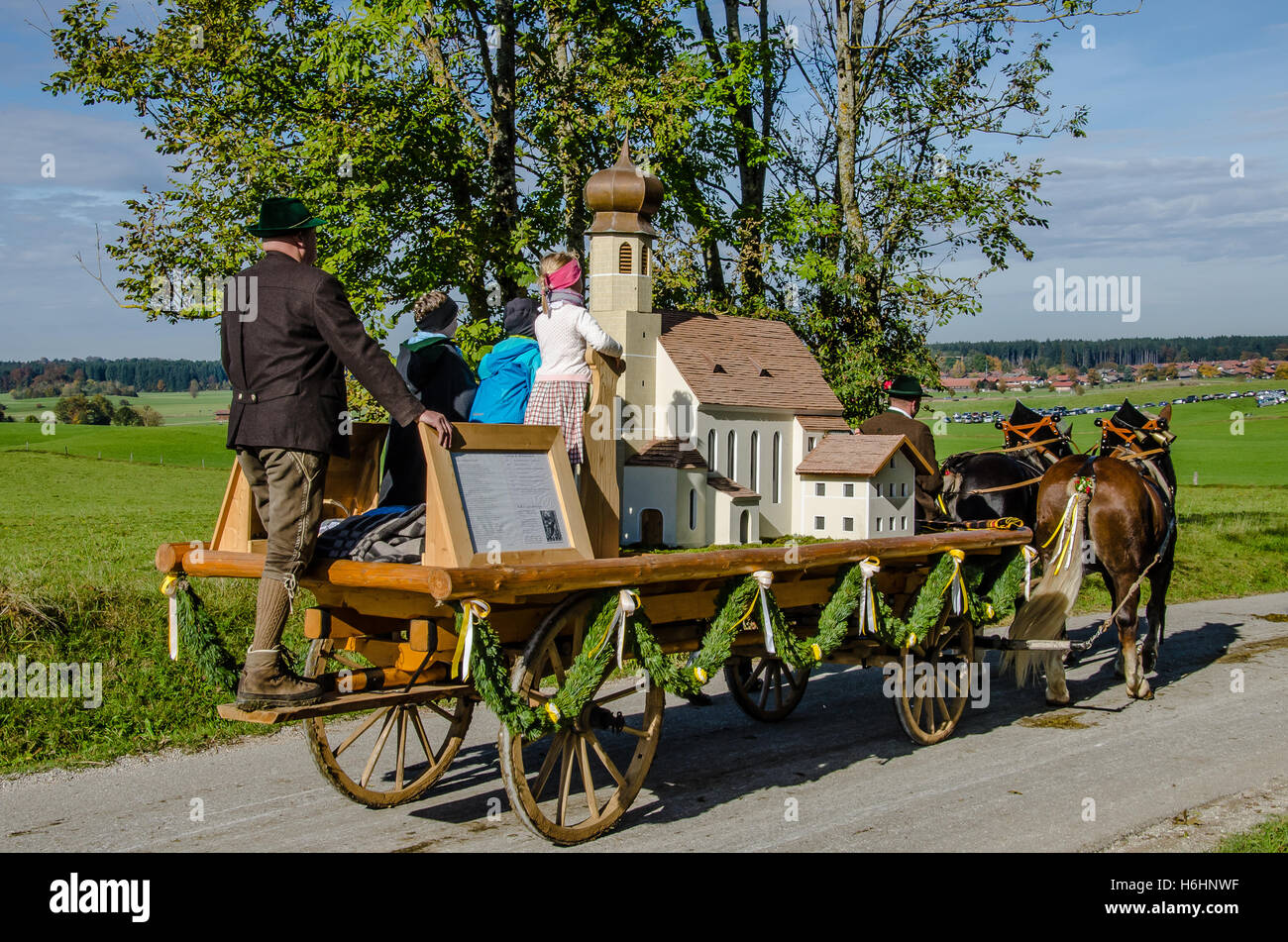 Un amata tradizione alla fine dell'anno agricolo: San Leonardo cavallo-back Processione Foto Stock