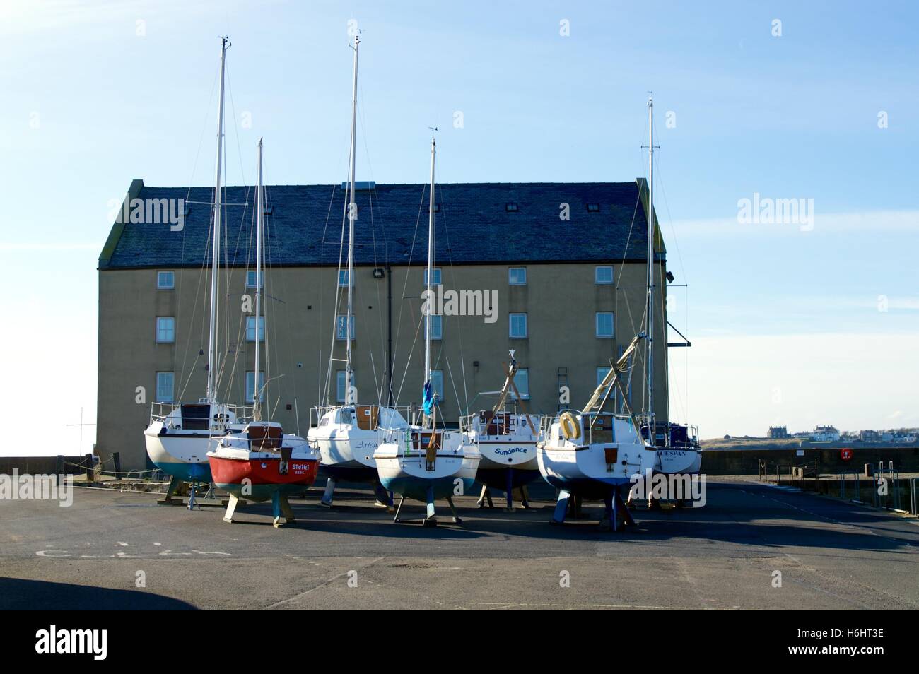 Barche al di fuori dell'acqua per l'inverno Elie Scozia Scotland Foto Stock