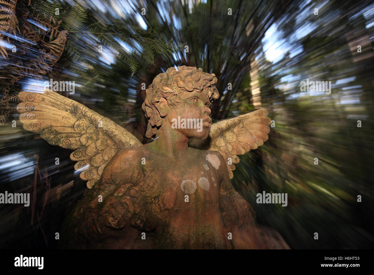 Sculture di aborigeni presso il William Rickett Santuario. Dandenong Ranges, Victoria, Australia. Foto Stock