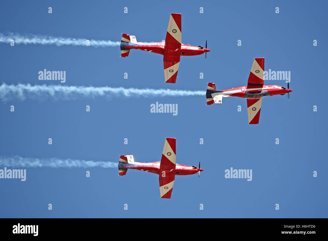 La roulette, il Royal Australian Air Force aerobatic team display presso l'Australian Airshow internazionale 2007. Foto Stock