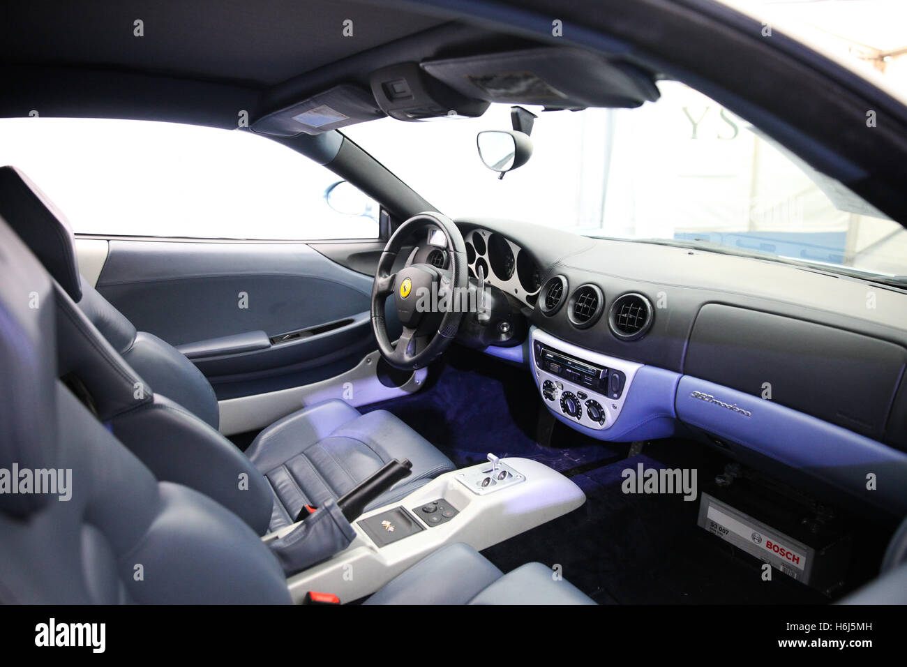 Alexandra Palace di Londra. Regno Unito 29 ott 2016 - Interno del 2001 Ferrari 360 Modena F1sul display al Classic & Sports Car Show Credito: Dinendra Haria/Alamy Live News Foto Stock