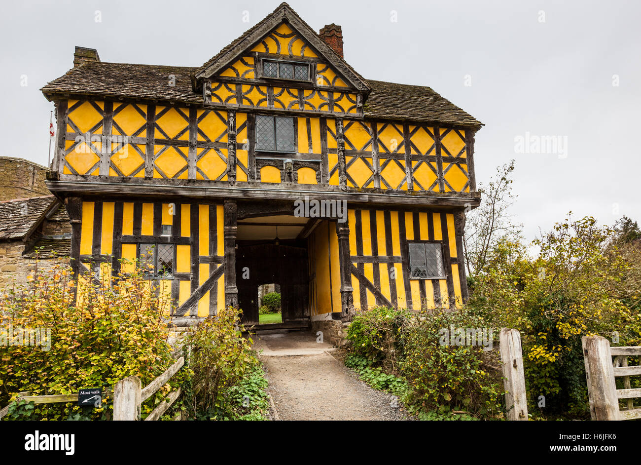 Il legno a gatehouse a Stokesay Castle, vicino a craven arms, Shropshire, Inghilterra, Regno Unito Foto Stock