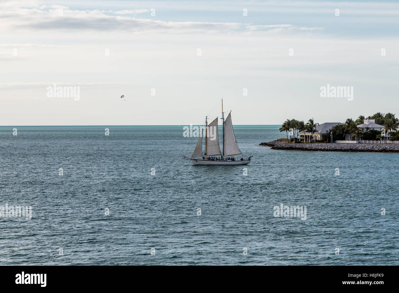 Un grande vecchio in barca a vela al largo della costa di Key West Florida Foto Stock