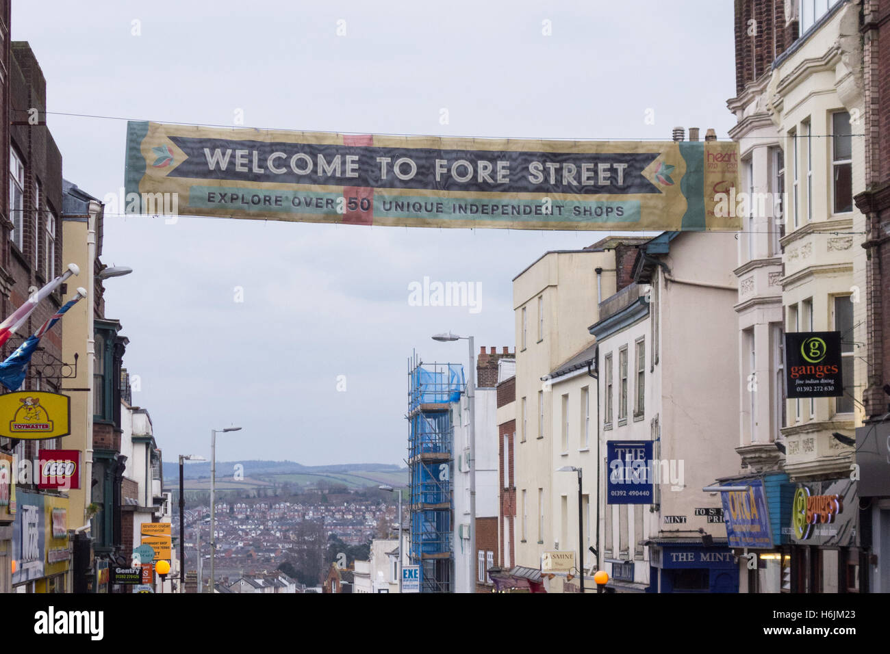 Negozi indipendenti su Fore Street, Exeter Devon, Inghilterra, Regno Unito Foto Stock