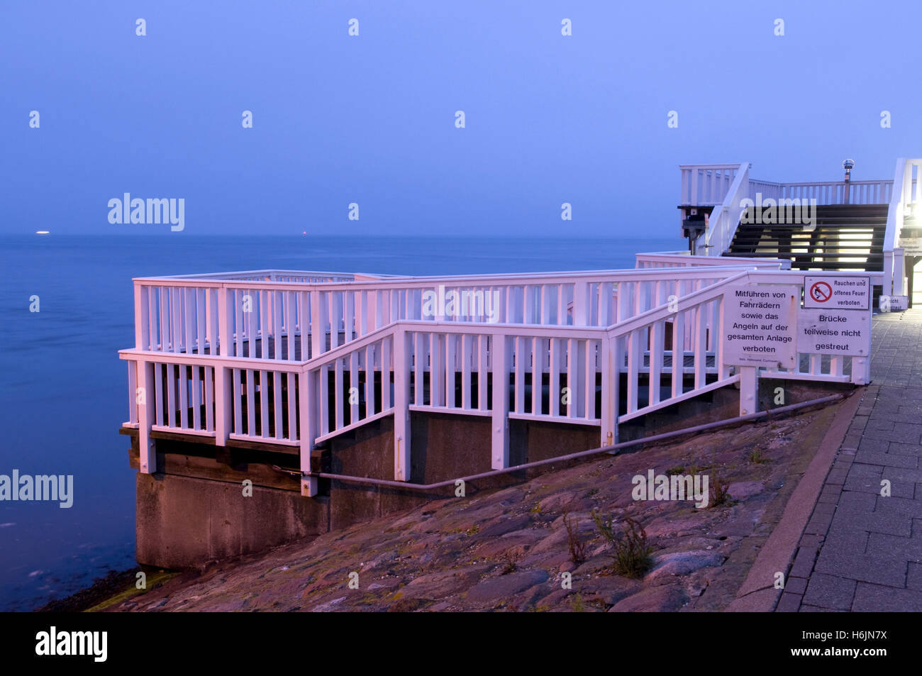 Piattaforma di visualizzazione 'Alte Liebe " presso il porto, North Sea Resort a Cuxhaven, Bassa Sassonia Foto Stock