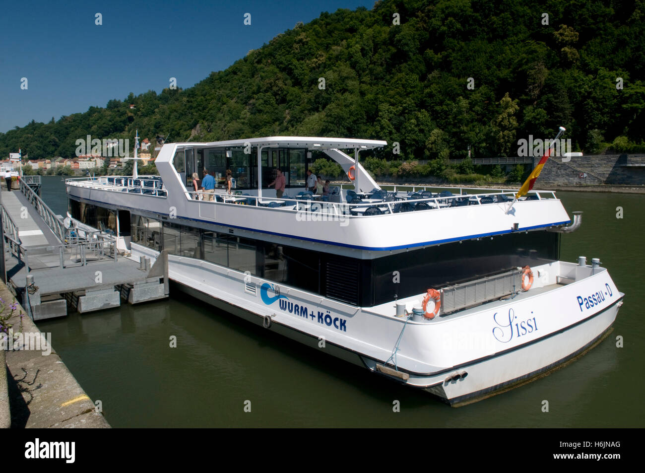 Nave passeggeri sul Danubio, Passau, Foresta Bavarese, in Baviera Foto Stock