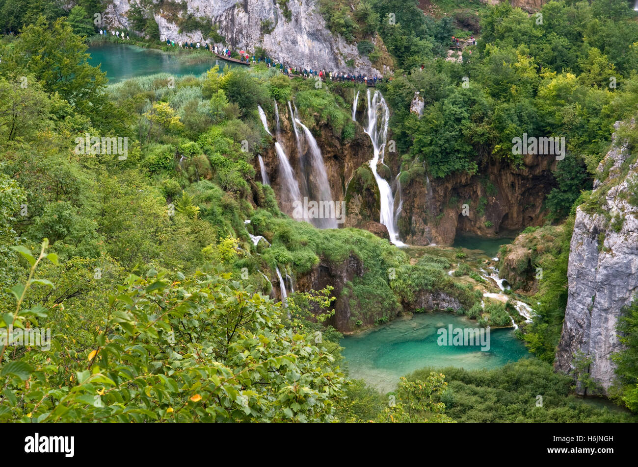 La cascata nel Parco Nazionale dei Laghi di Plitvice, Patrimonio Mondiale dell Unesco, Croazia, Europa Foto Stock