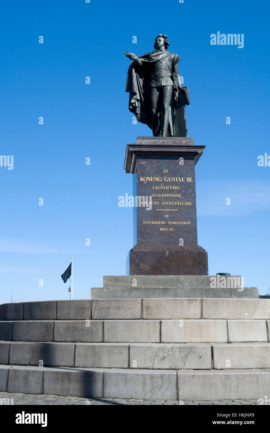 Statua di re Gustavo III a Skeppsbrokajen, Gamla Stan, Stoccolma, Svezia, Scandinavia, Europa Foto Stock