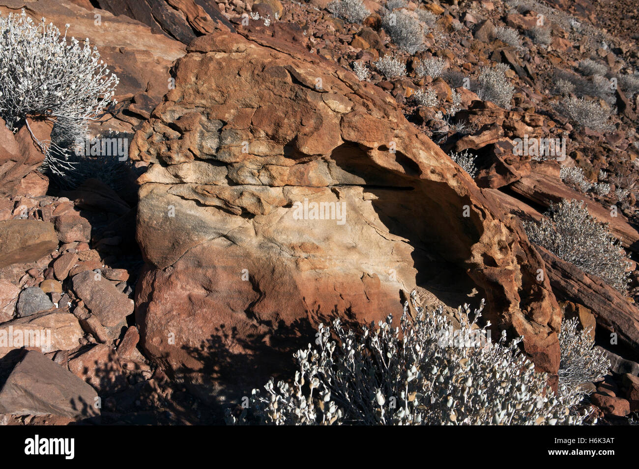 Rocce alla montagna bruciata nei pressi di Twyfelfontein Damaraland Namibia Foto Stock