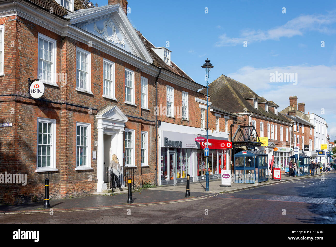 Alton High Street, Alton, Hampshire, Inghilterra, Regno Unito Foto Stock