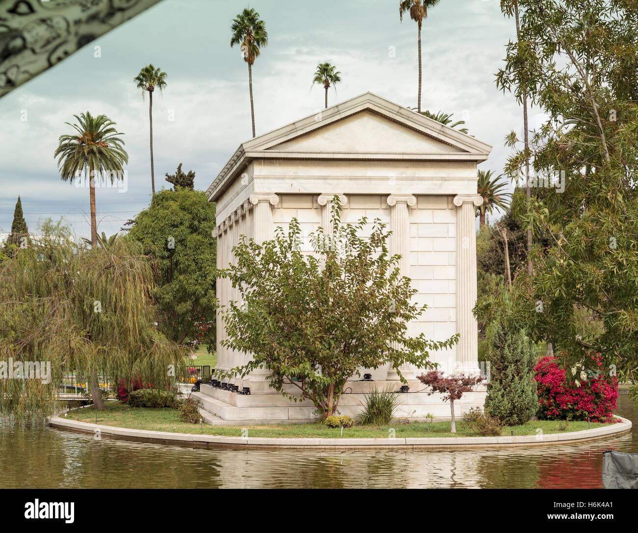 Motivi di Hollywood Forever Cemeteray durante il Dia de los Muertos, il giorno dei morti, a Los Angeles. Solo uso editoriale. Foto Stock