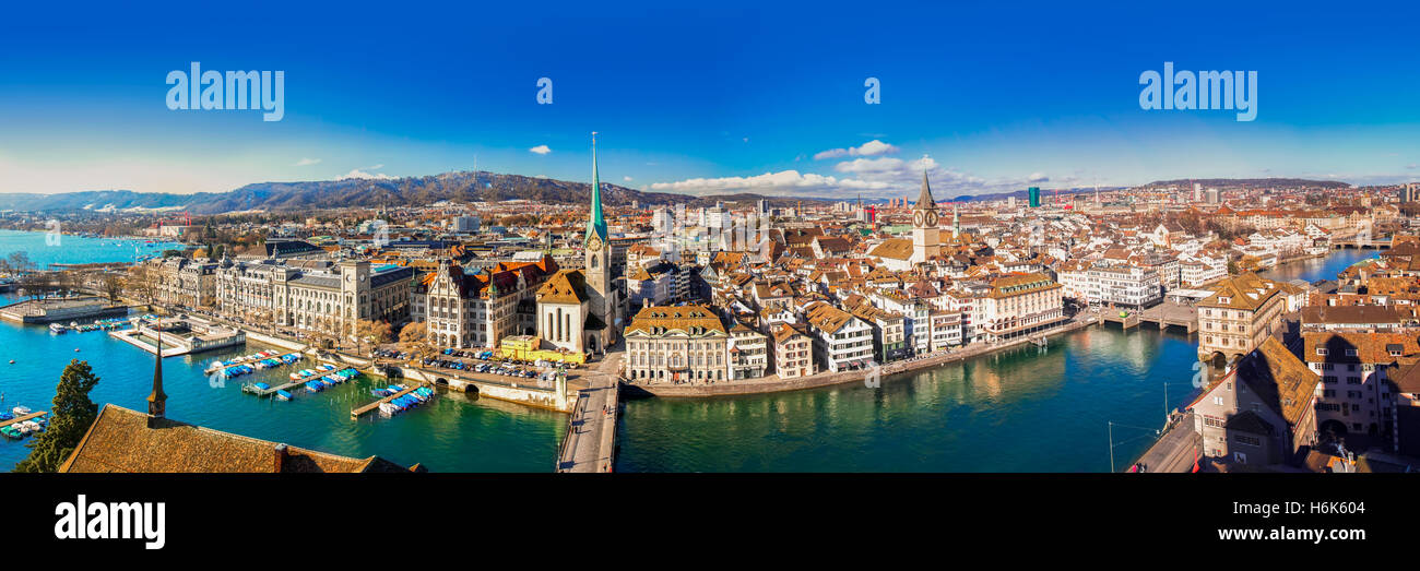 Panarama vista della città di Zurigo con il lago e il fiume Limmat, Svizzera Foto Stock