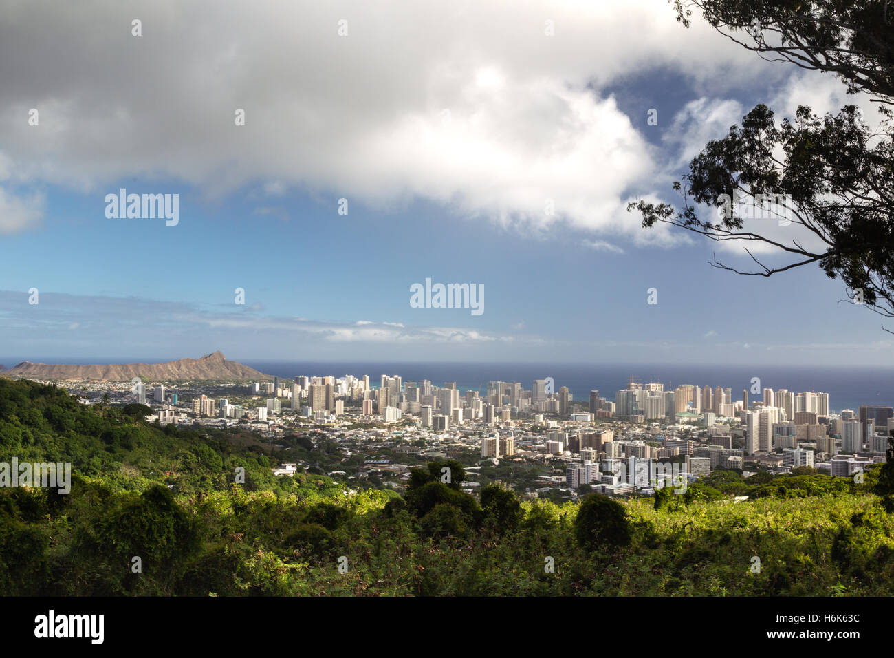 Vista panoramica di Honolulu e il Cratere del Diamond Head su Oahu, Hawaii, Stati Uniti d'America. Foto Stock