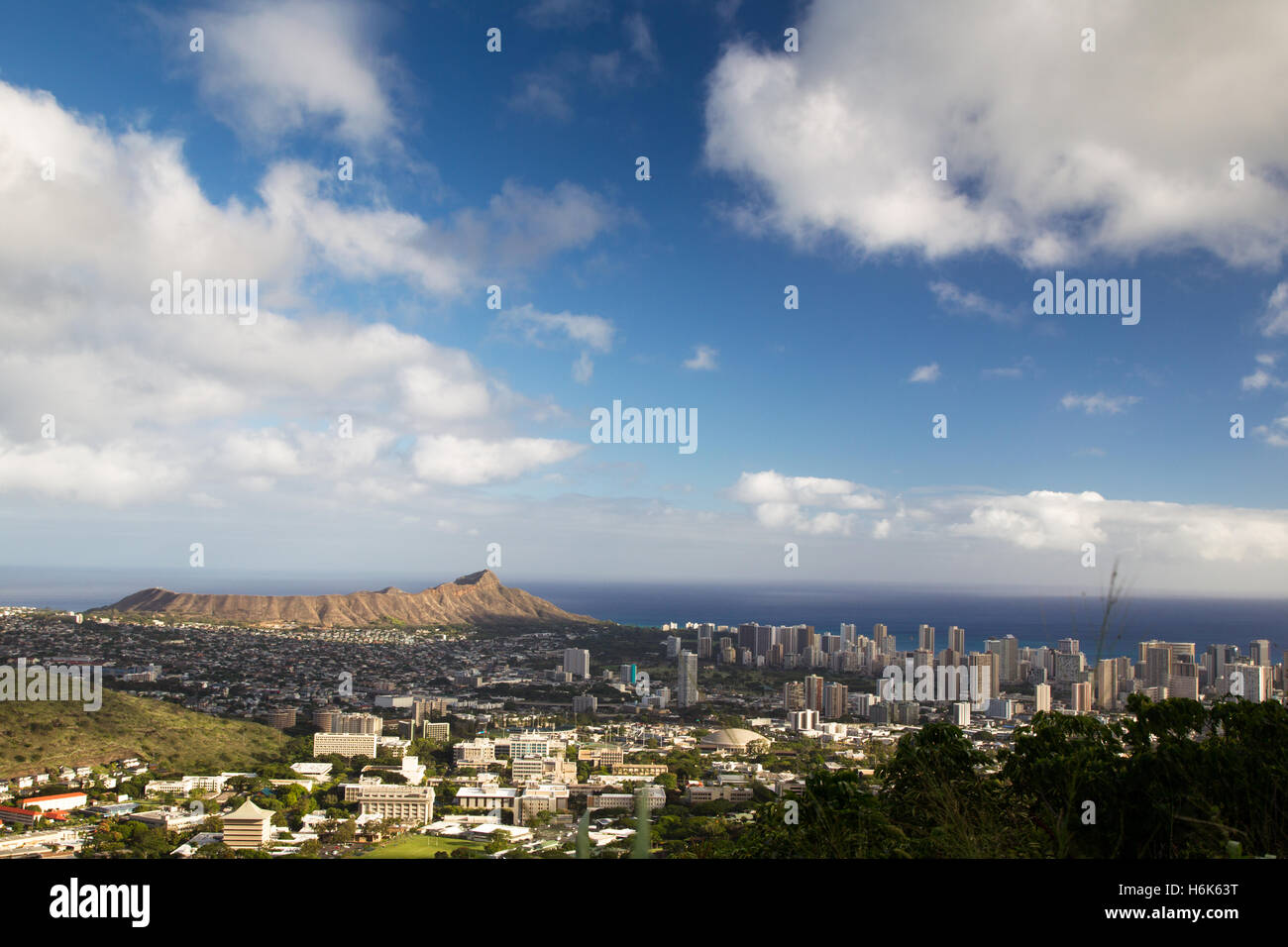 Vista panoramica di Honolulu e il Cratere del Diamond Head su Oahu, Hawaii, Stati Uniti d'America. Foto Stock