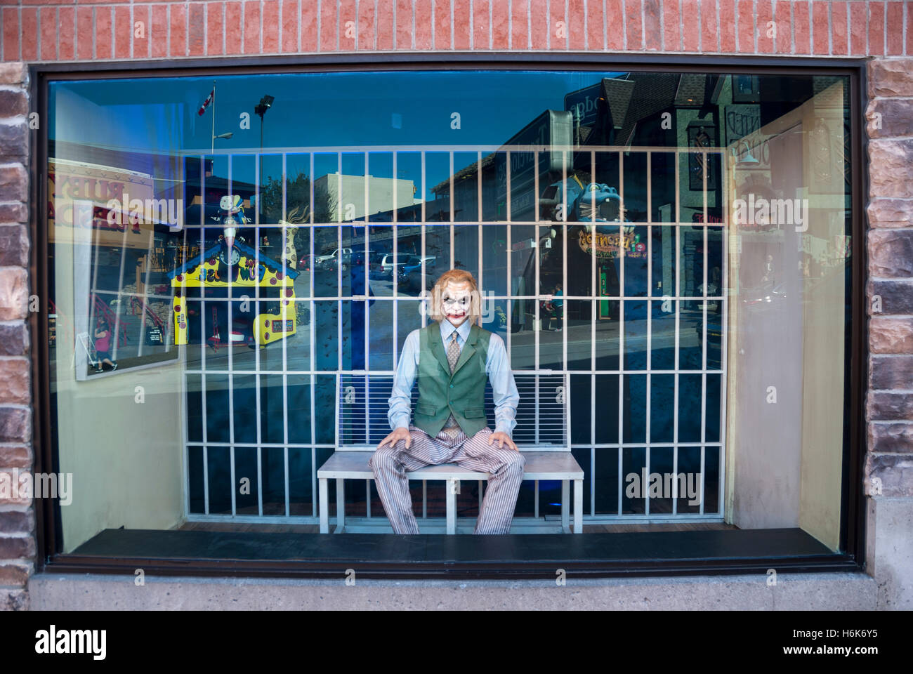 Un modello in cera del Heath Ledger nei panni di Joker in una strada la finestra di visualizzazione a Movieland Wax Museum in Niagara Falls Canada Foto Stock