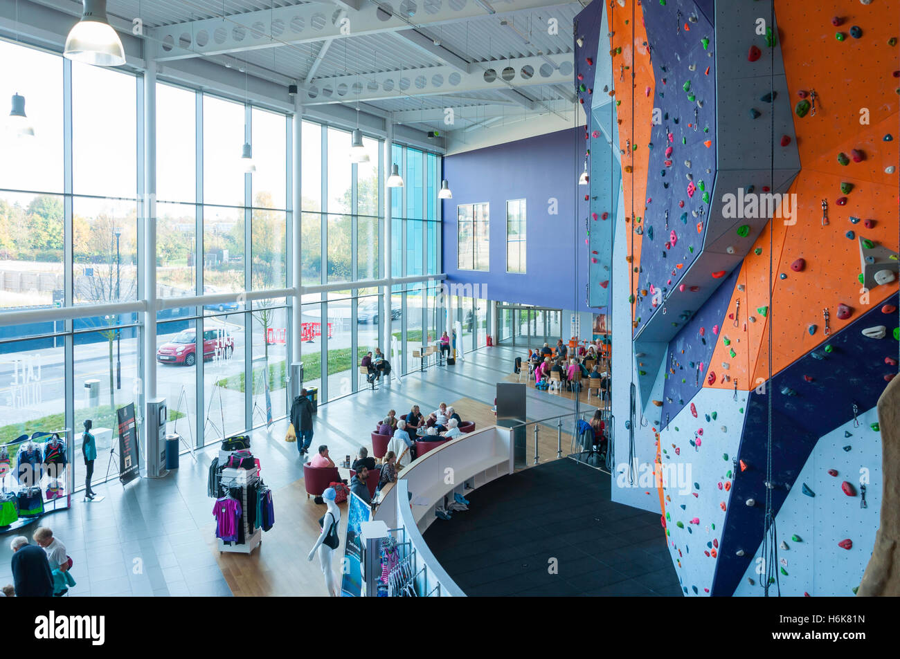 Interno di Wycombe Leisure Centre, Handy Cross, High Wycombe, Buckinghamshire, Inghilterra, Regno Unito Foto Stock