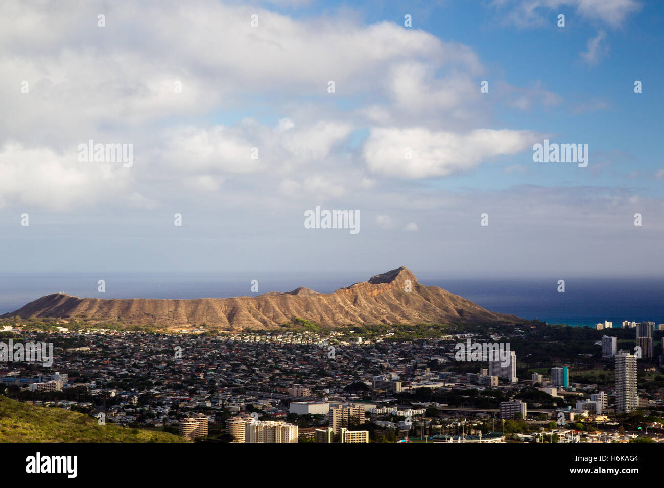 Il Cratere del Diamond Head e Honolulu su Oahu, Hawaii, Stati Uniti d'America. Foto Stock