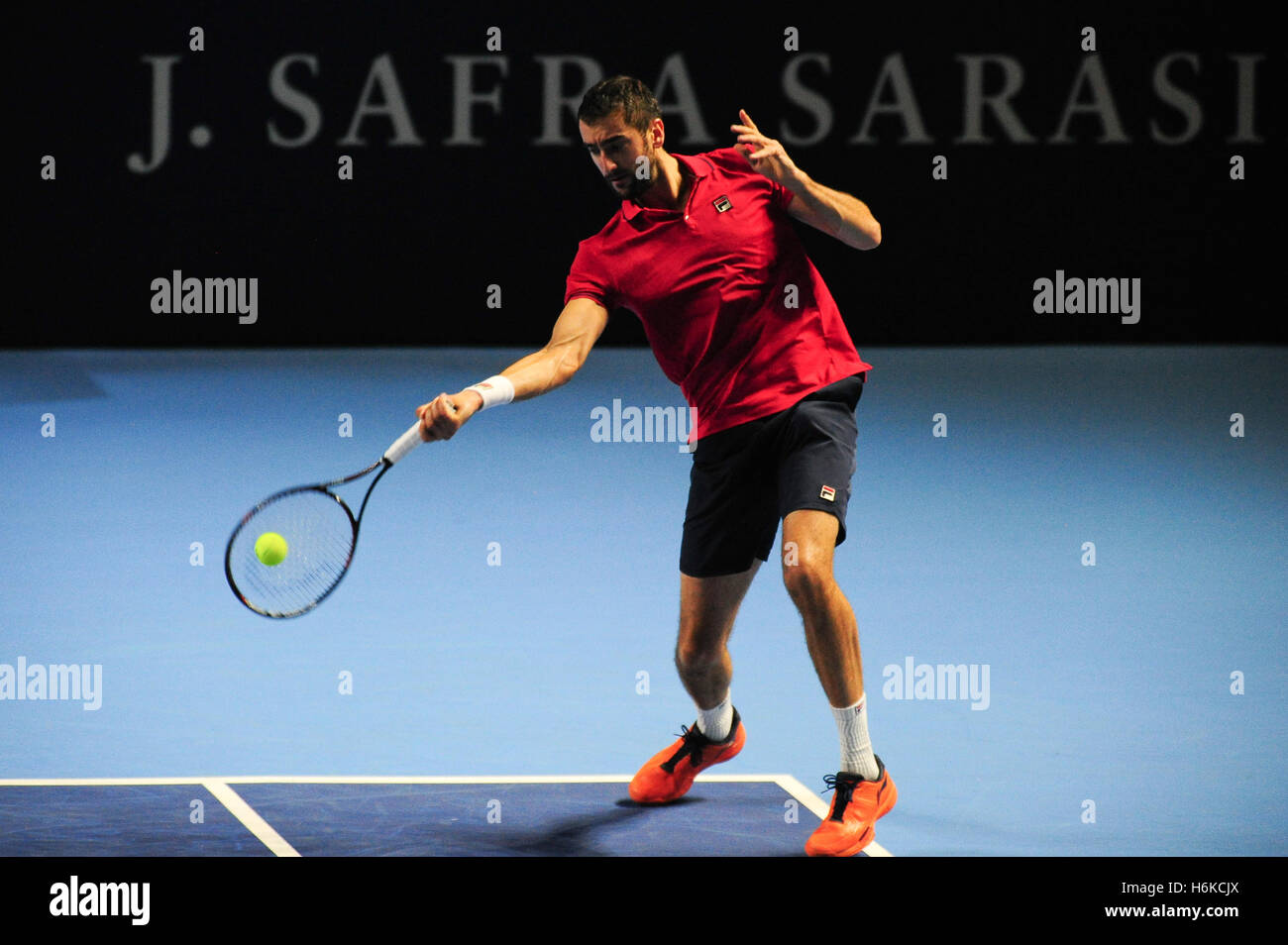 Singapore. 30 ott 2016. Marin CILIC (CRO) durante la finale di Swiss interni a St. Jakobshalle a Basilea in Svizzera il 30 ottobre 2016. Credito: Miroslav Dakov/Alamy Live News Foto Stock