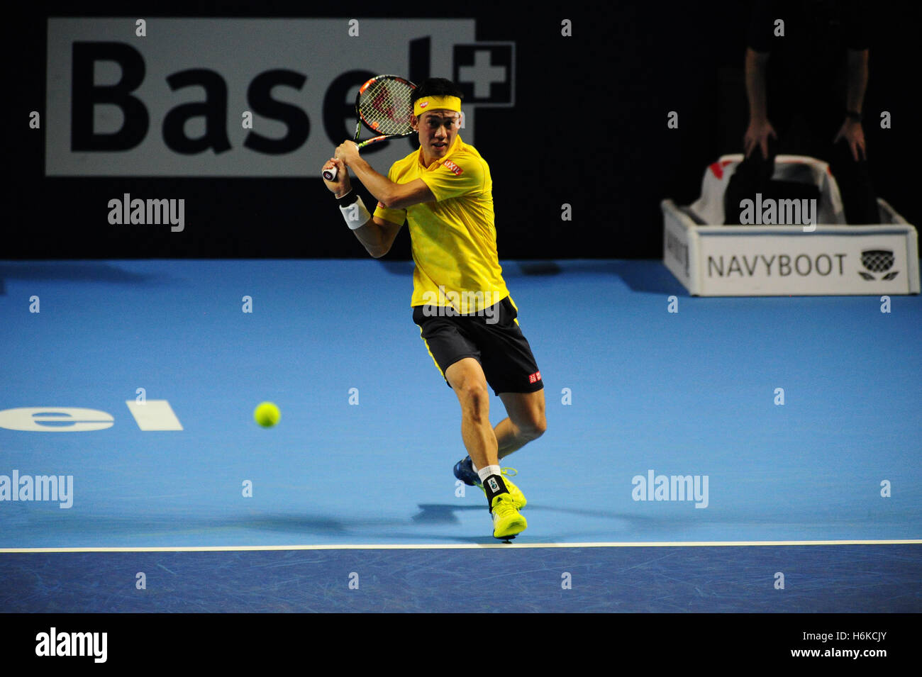 Singapore. 30 ott 2016. Kei Nishikori (JPN) durante la finale di Swiss interni a St. Jakobshalle a Basilea in Svizzera il 30 ottobre 2016. Credito: Miroslav Dakov/Alamy Live News Foto Stock