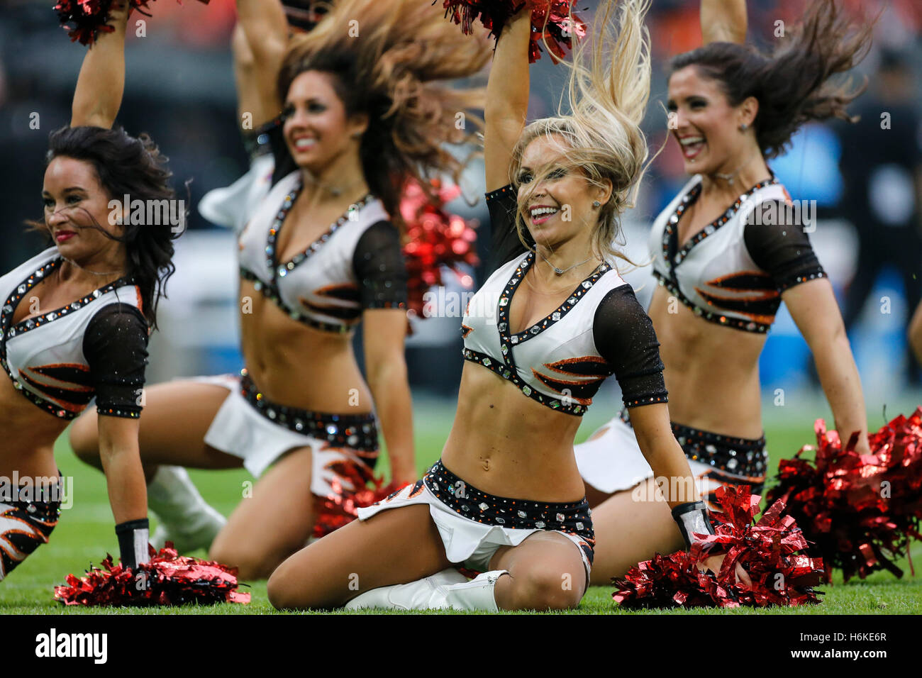 Lo stadio di Wembley, Londra, Regno Unito. 30 ott 2016. NFL International Series. Cincinnati Bengals contro Washington Redskins. Il Bengal cheerleaders in azione. © Azione Sport Plus/Alamy Live News Foto Stock