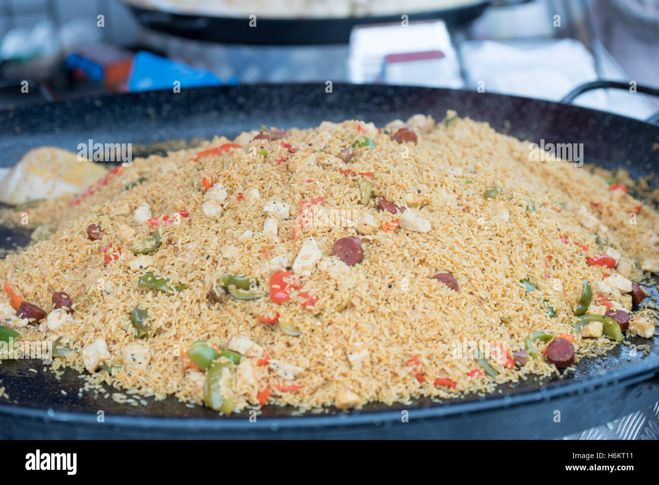 La paella in vendita in francese Street Market, Brentwood, Essex Foto Stock