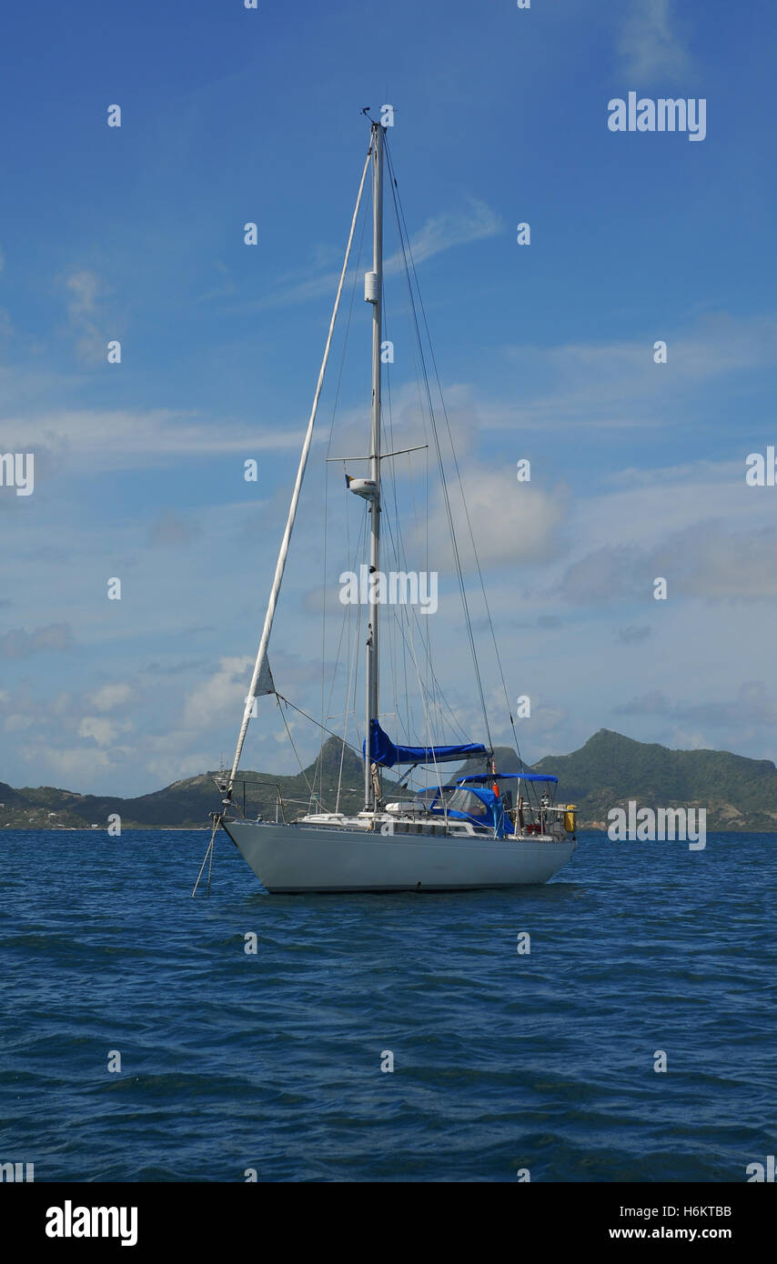 Caraibi, Mayreau, Soluzione Salina Bay, Rustler 36 al di ancoraggio Foto Stock