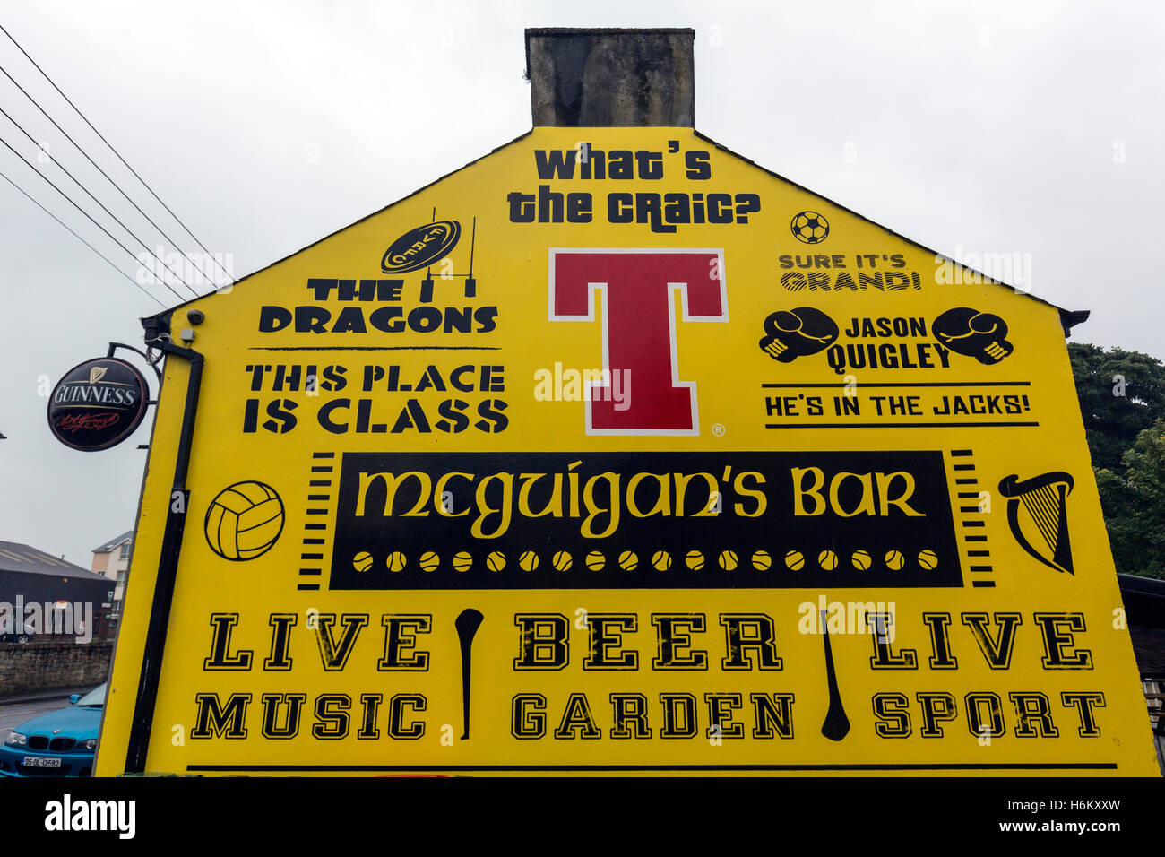 Mcguigans bar in Stranorlar, County Donegal, Irlanda Foto Stock