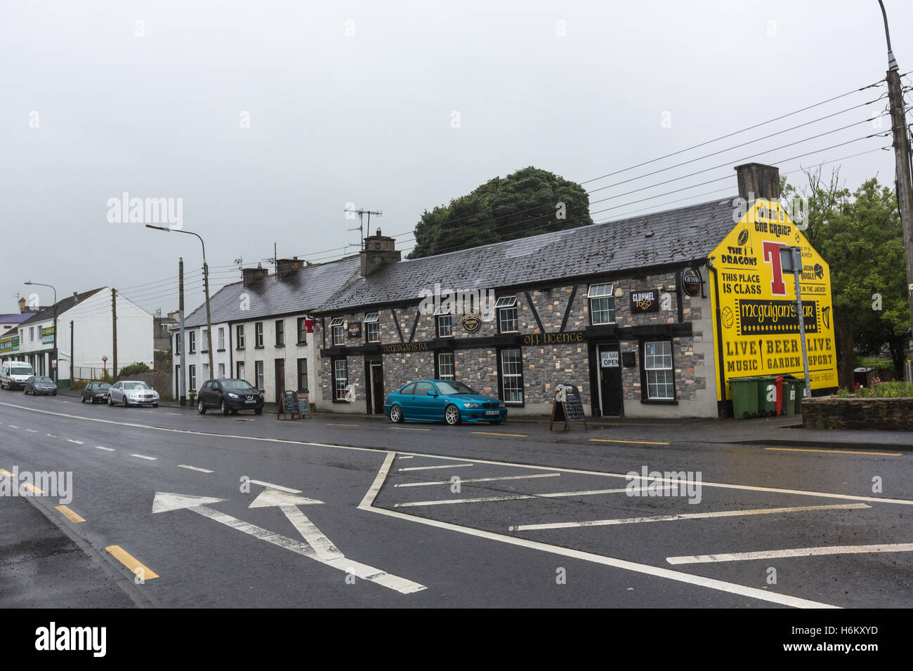 Mcguigans bar in Stranorlar, County Donegal, Irlanda Foto Stock