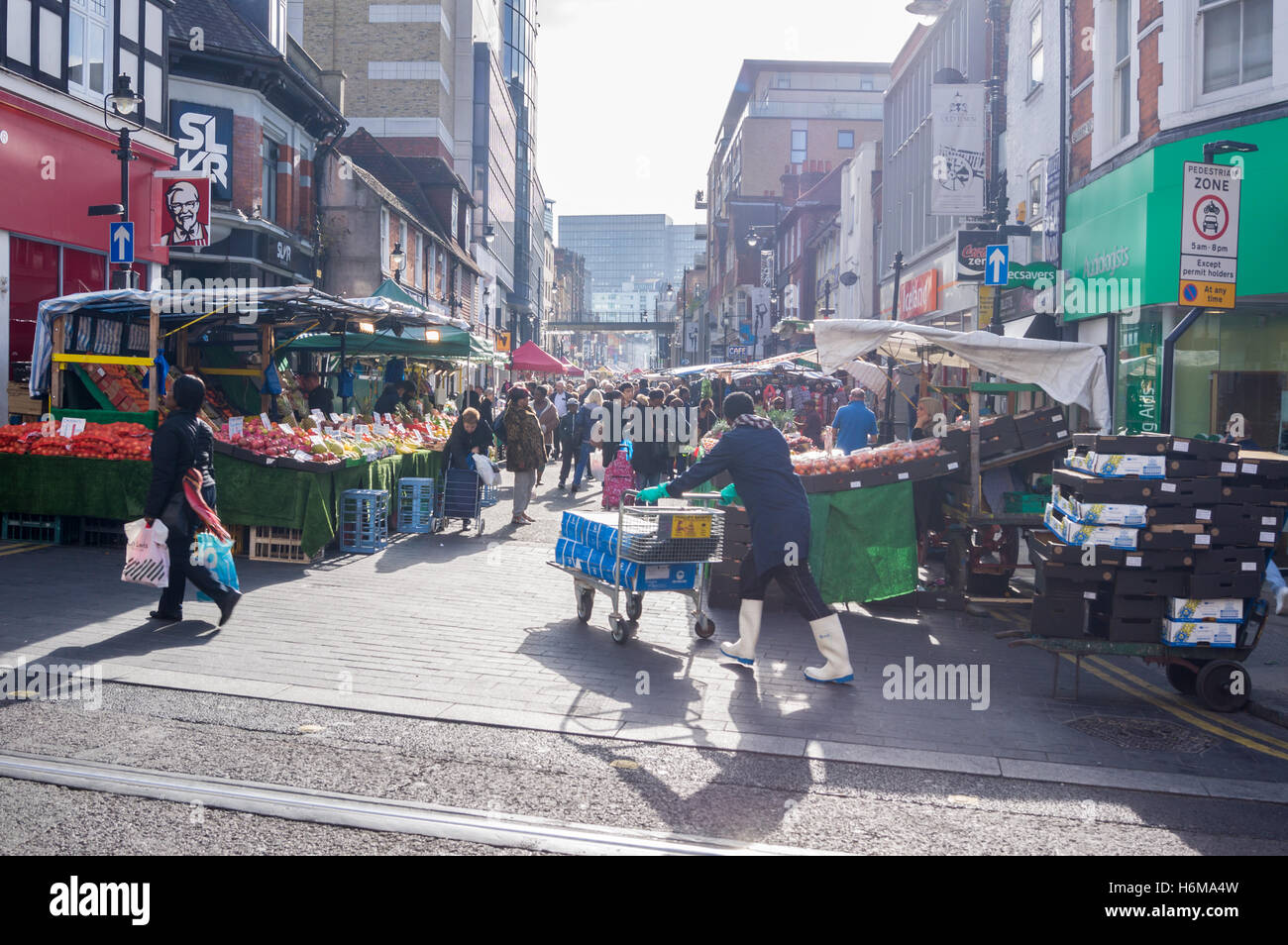 Surrey Street chartered mercato, Croydon, Surrey, Inghilterra Foto Stock